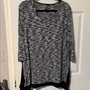 Women's Black and Gray V-Neck Top